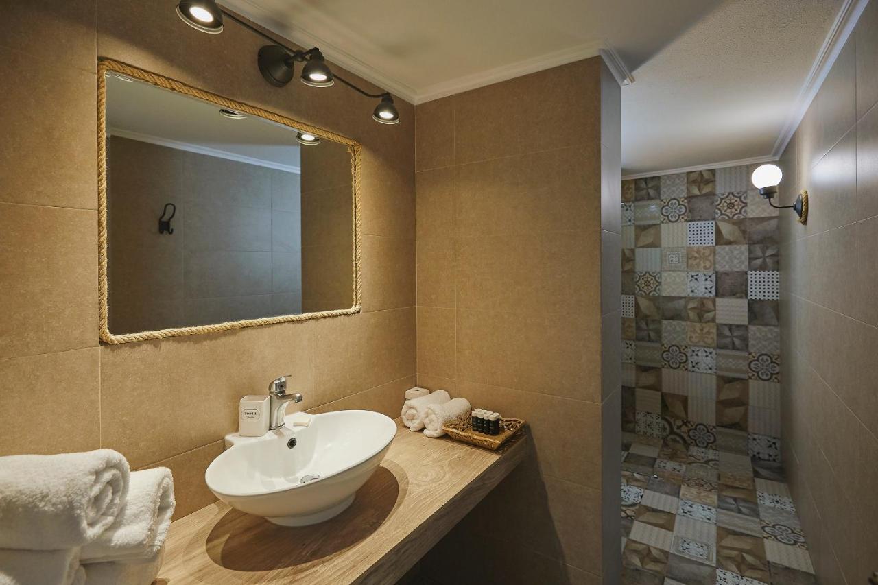 Mare Suites Lechaio Exterior photo
